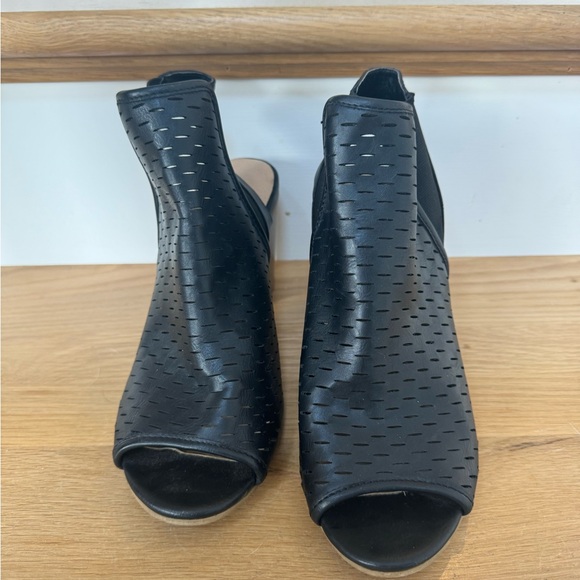 Charlotte Russe Black Wedge Heel Open Toe Slip On Shoe - Picture 5 of 8